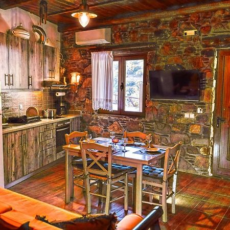 "Pefkopetro" Traditional House Keramotí Buitenkant foto