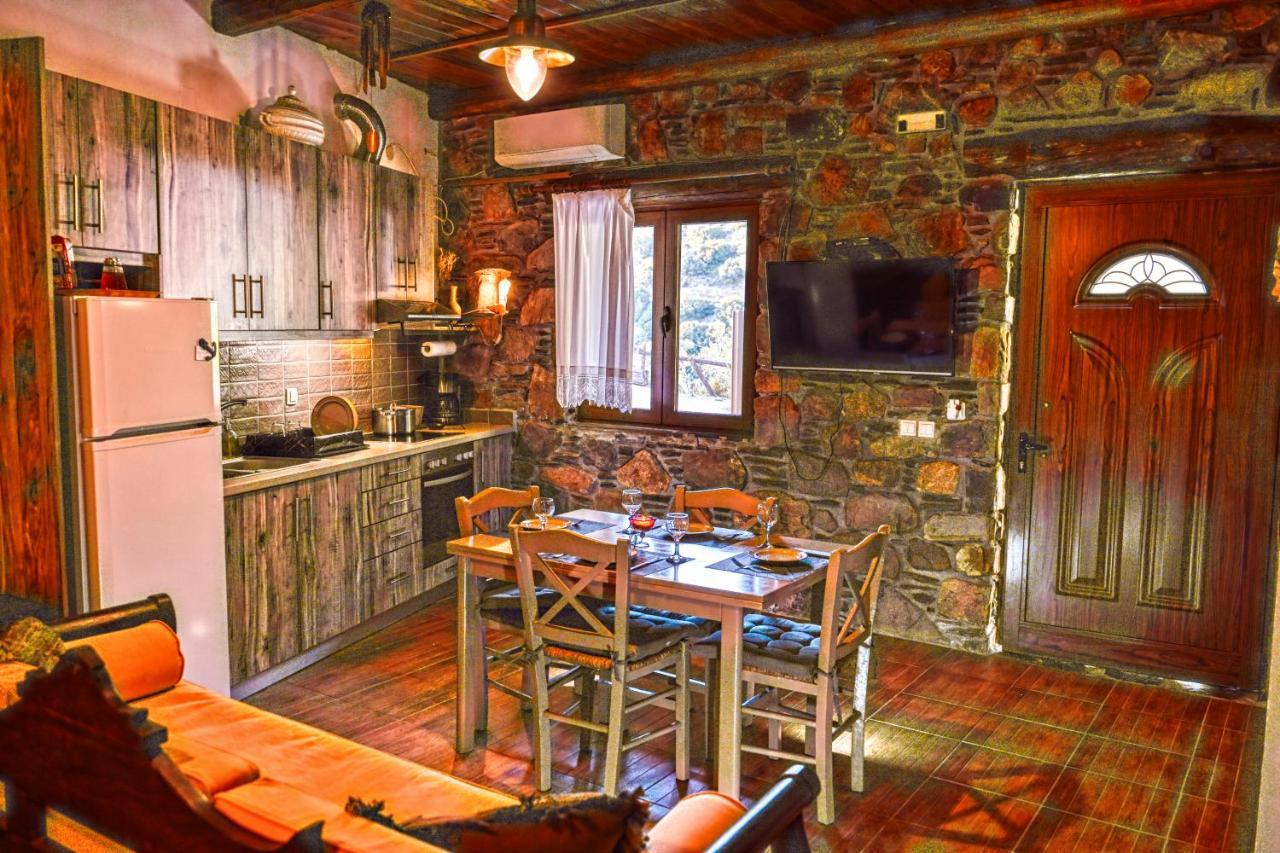 "Pefkopetro" Traditional House Keramotí Buitenkant foto