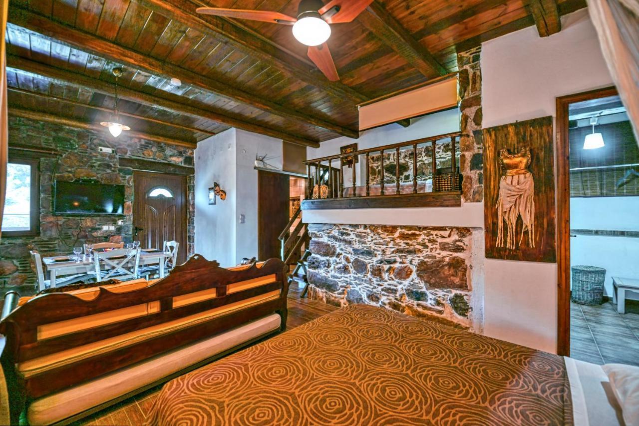 "Pefkopetro" Traditional House Keramotí Buitenkant foto