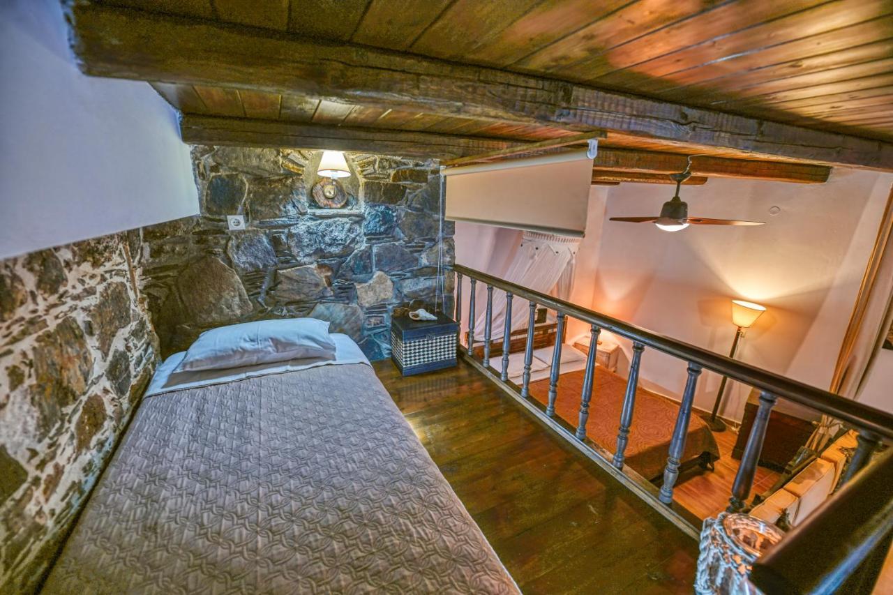 "Pefkopetro" Traditional House Keramotí Buitenkant foto