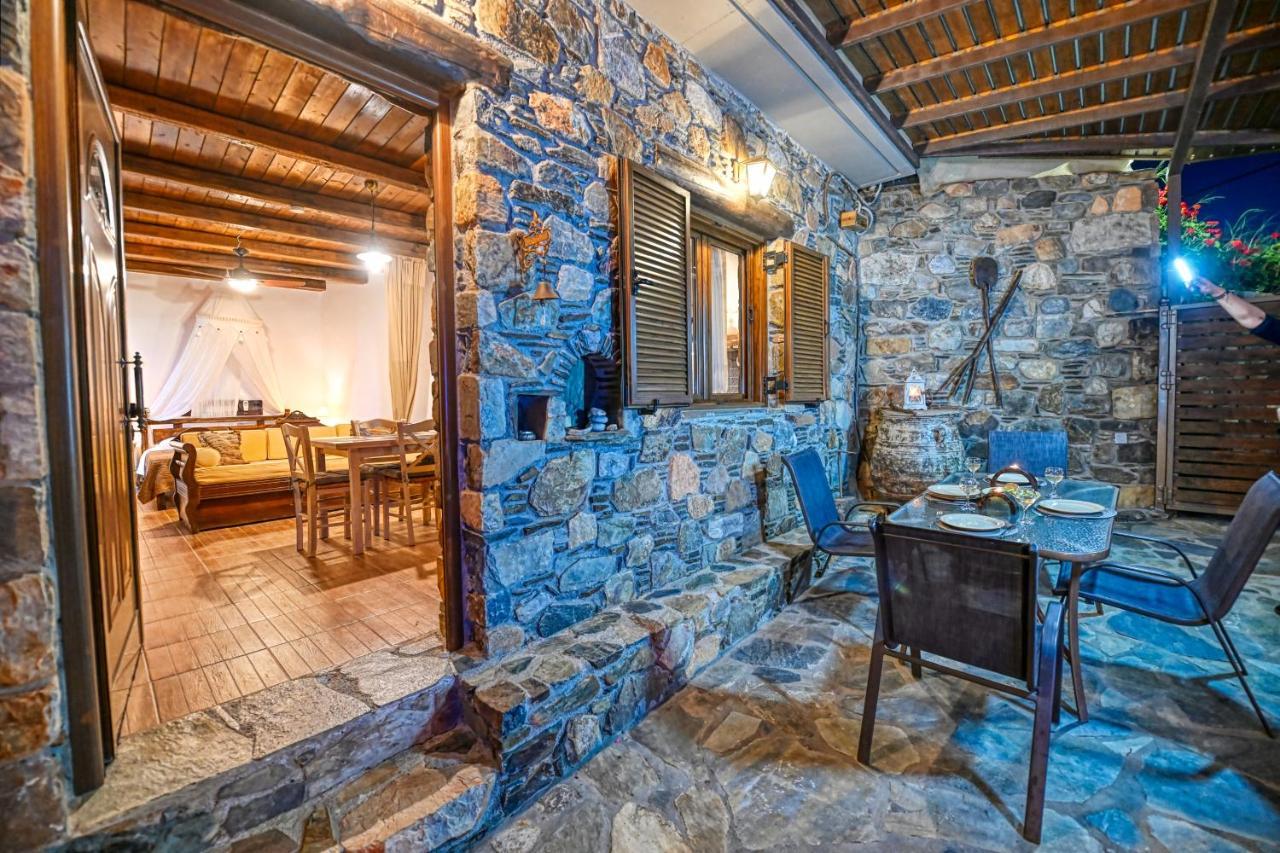"Pefkopetro" Traditional House Keramotí Buitenkant foto