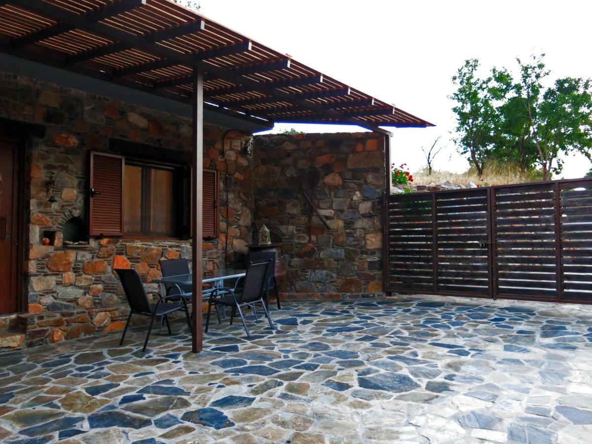"Pefkopetro" Traditional House Keramotí Buitenkant foto
