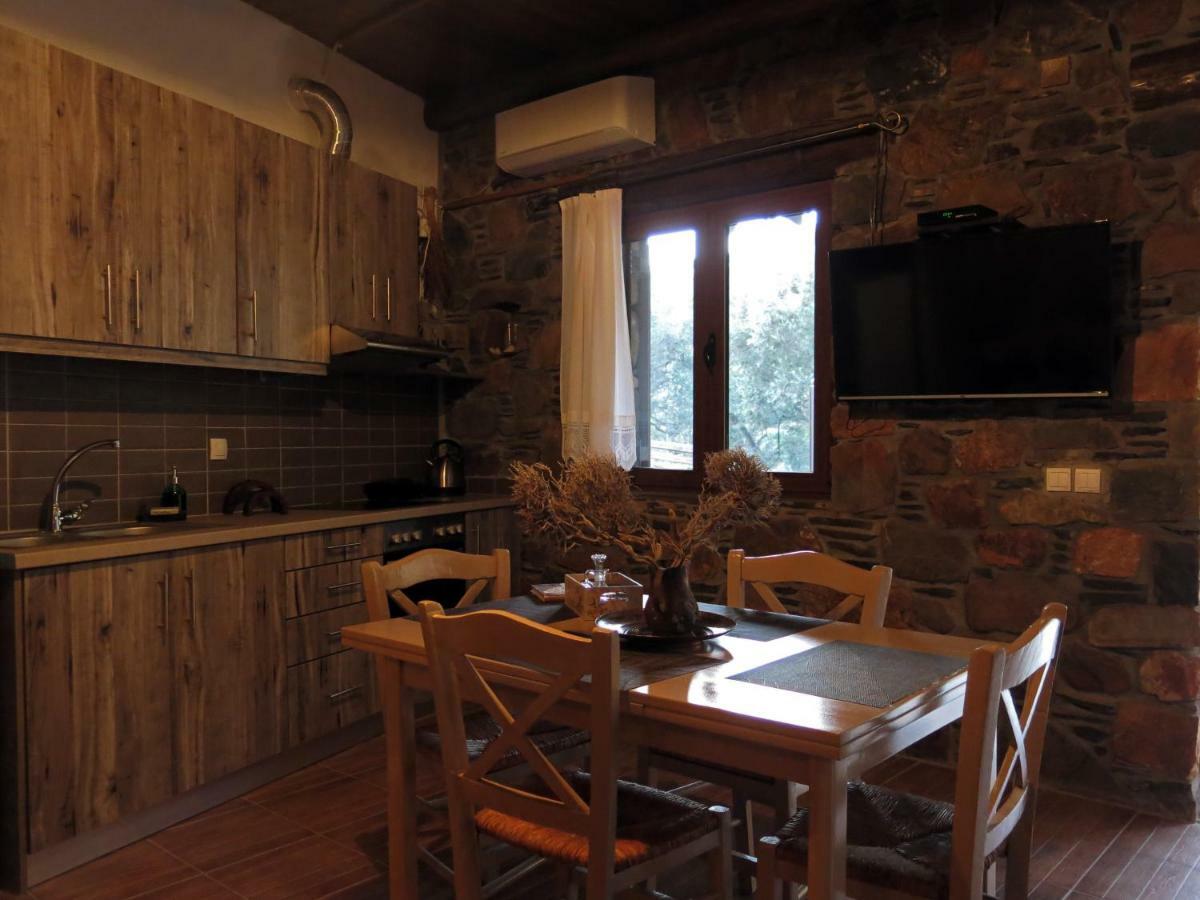"Pefkopetro" Traditional House Keramotí Buitenkant foto