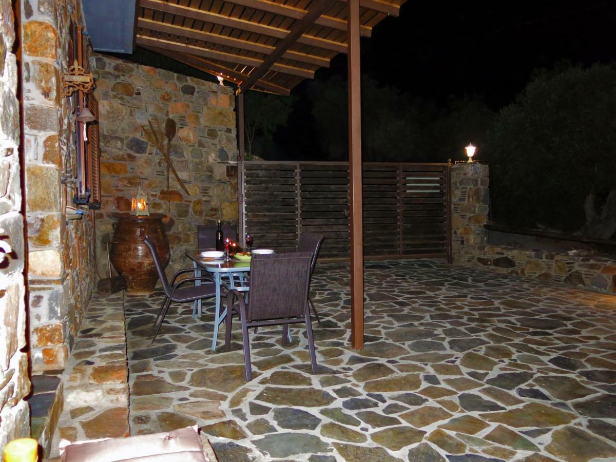 "Pefkopetro" Traditional House Keramotí Buitenkant foto