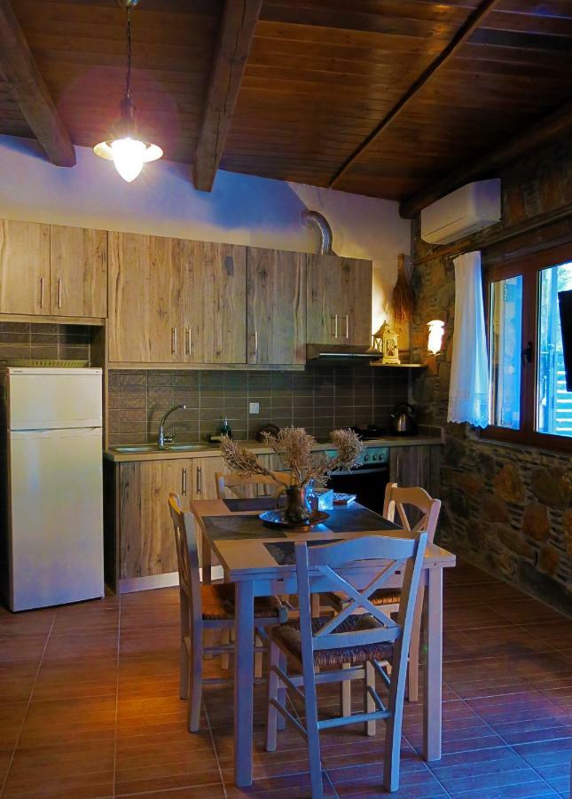 "Pefkopetro" Traditional House Keramotí Buitenkant foto