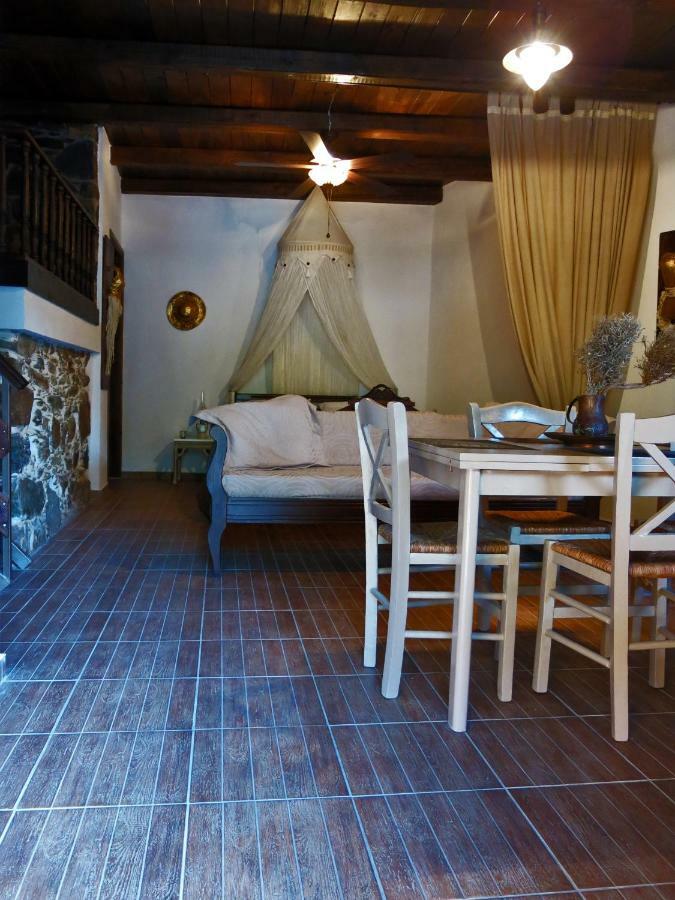 "Pefkopetro" Traditional House Keramotí Buitenkant foto